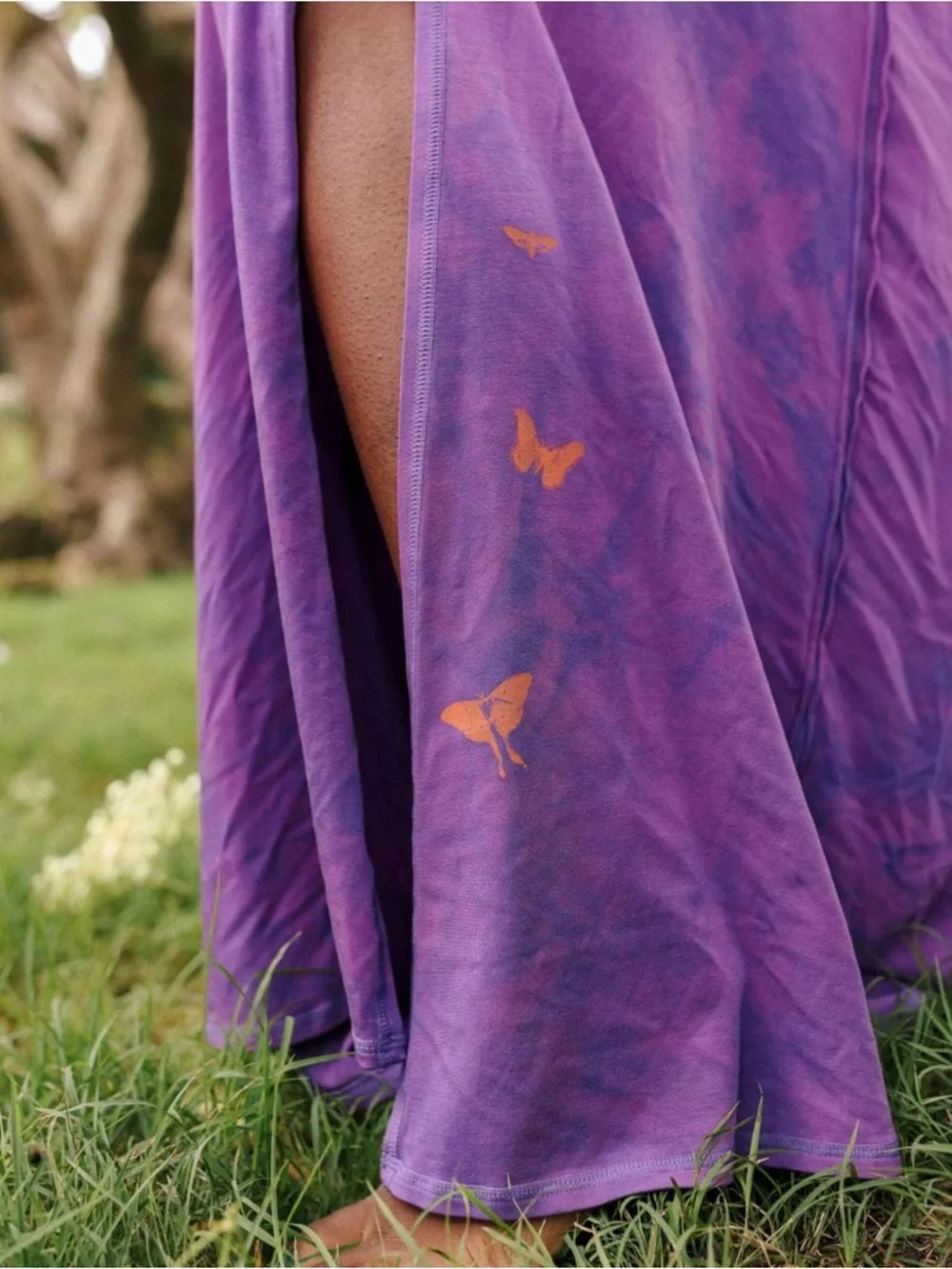 Flowing Lavender Maxi Skirt with Side Slit - Picture 2 of 4